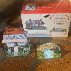 Liberty Falls Art Museum Figurine Set